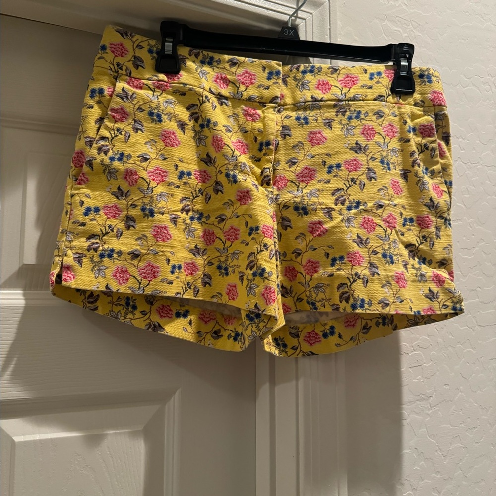 Loft • the riviera shorts floral mid rise Size 4 Ann Taylor